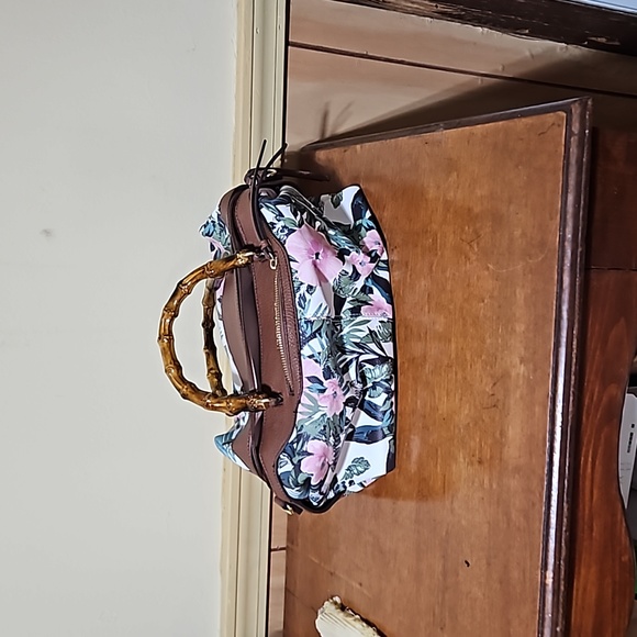 Purse - Picture 1 of 3